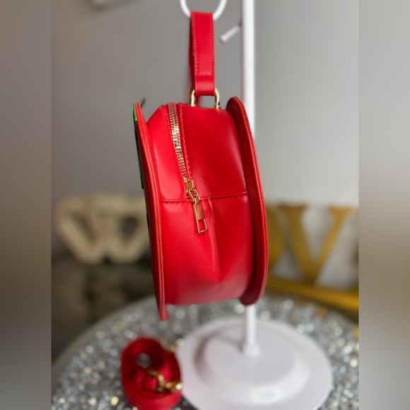 strawberry-shaped crossbody bag NWT - Picture 5 of 8